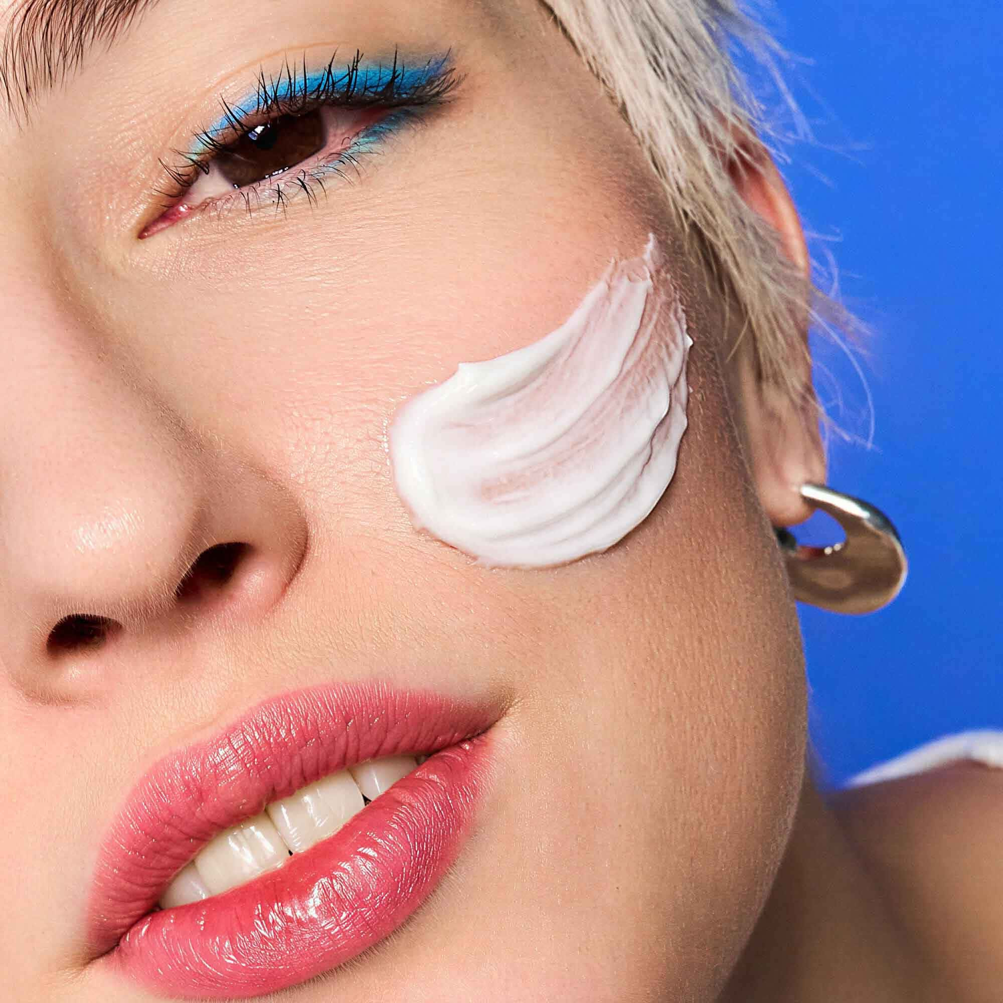 Application crème complexe global mannequin-Image4